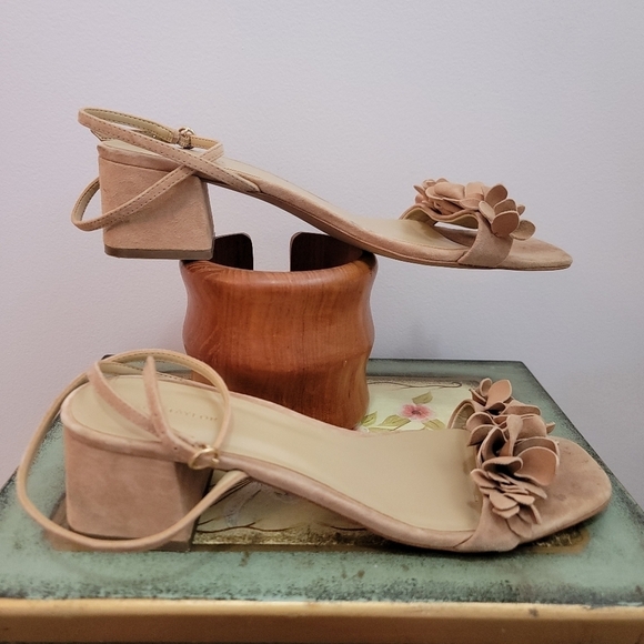 Ann Taylor Tan Suede Wrap Around Ankle Strap Sandals Size 9.5 - Picture 3 of 8